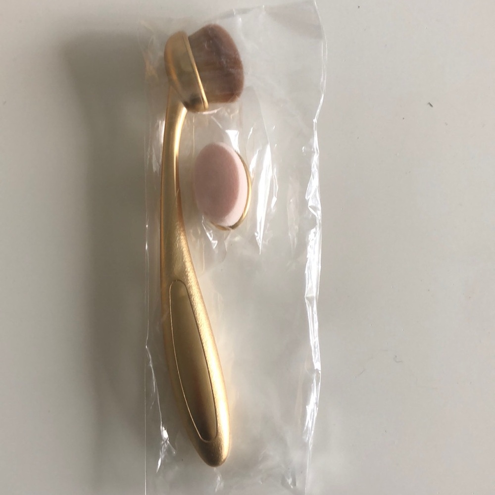 cosmetic brush